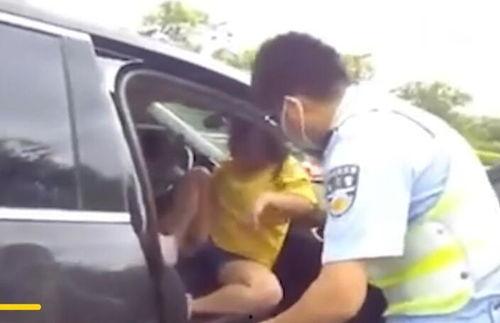 骑在老公身上打架