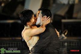 老公万岁 剧照,浪漫喜剧中的甜蜜爱情故事