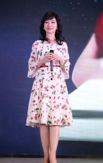 赵雅芝穿肉丝袜图片,肉丝袜搭配尽显优雅魅力